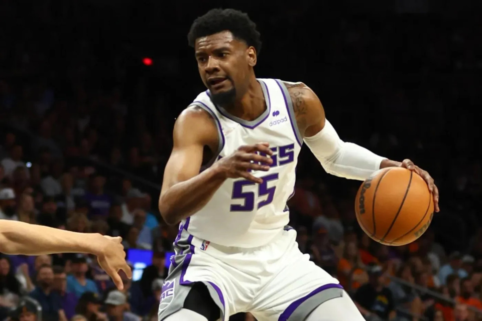 太狠了！底特律活塞队长鼓劲备战英超底特律活塞冲刺阶段篮板制胜，菲尼克斯太阳伤情更新备战英超的简单介绍